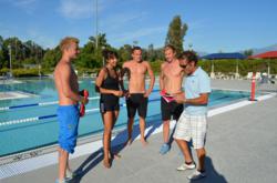 International swimmers return